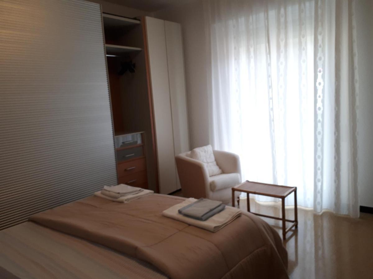 Appartamenti Enrica โมเนเลีย ภายนอก รูปภาพ