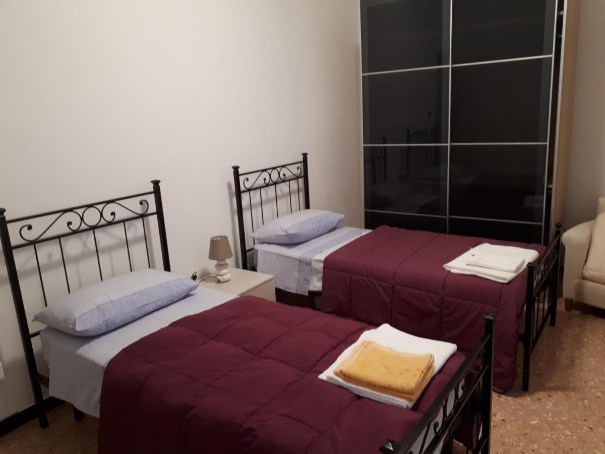 Appartamenti Enrica โมเนเลีย ภายนอก รูปภาพ