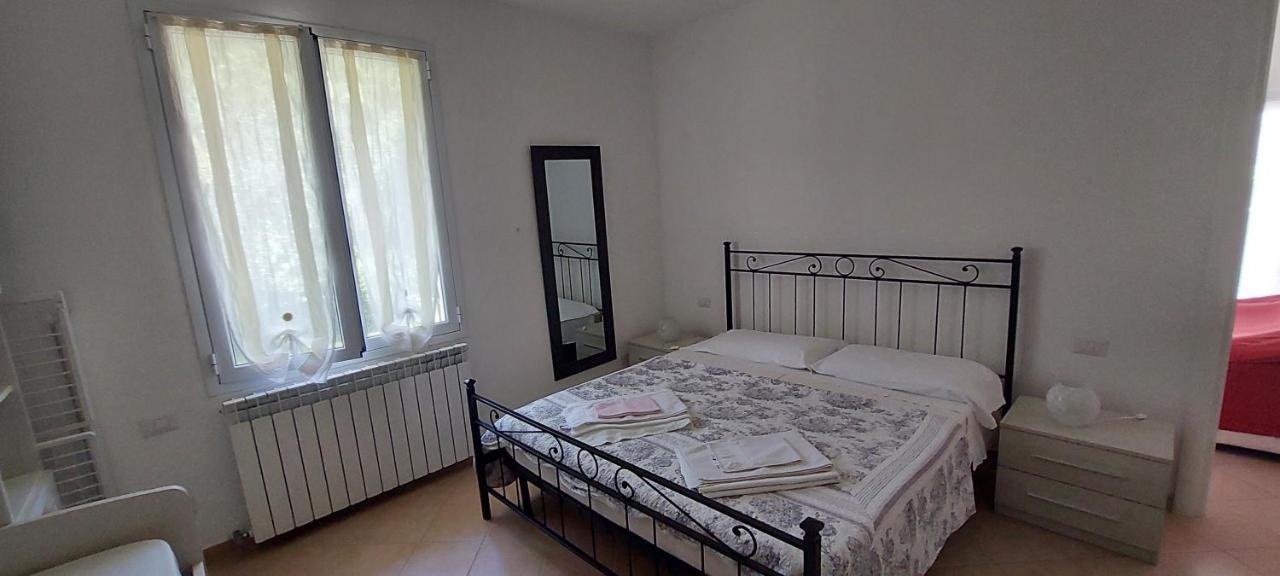 Appartamenti Enrica โมเนเลีย ภายนอก รูปภาพ