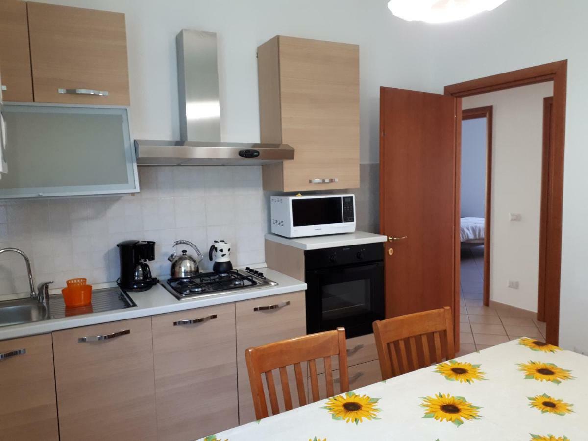 Appartamenti Enrica โมเนเลีย ภายนอก รูปภาพ